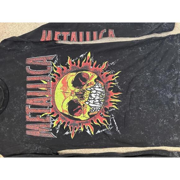 Men’s Small Metallica Concert Long Sleeve T-Shirt Flaming Skull Black and Gray - Picture 2 of 5
